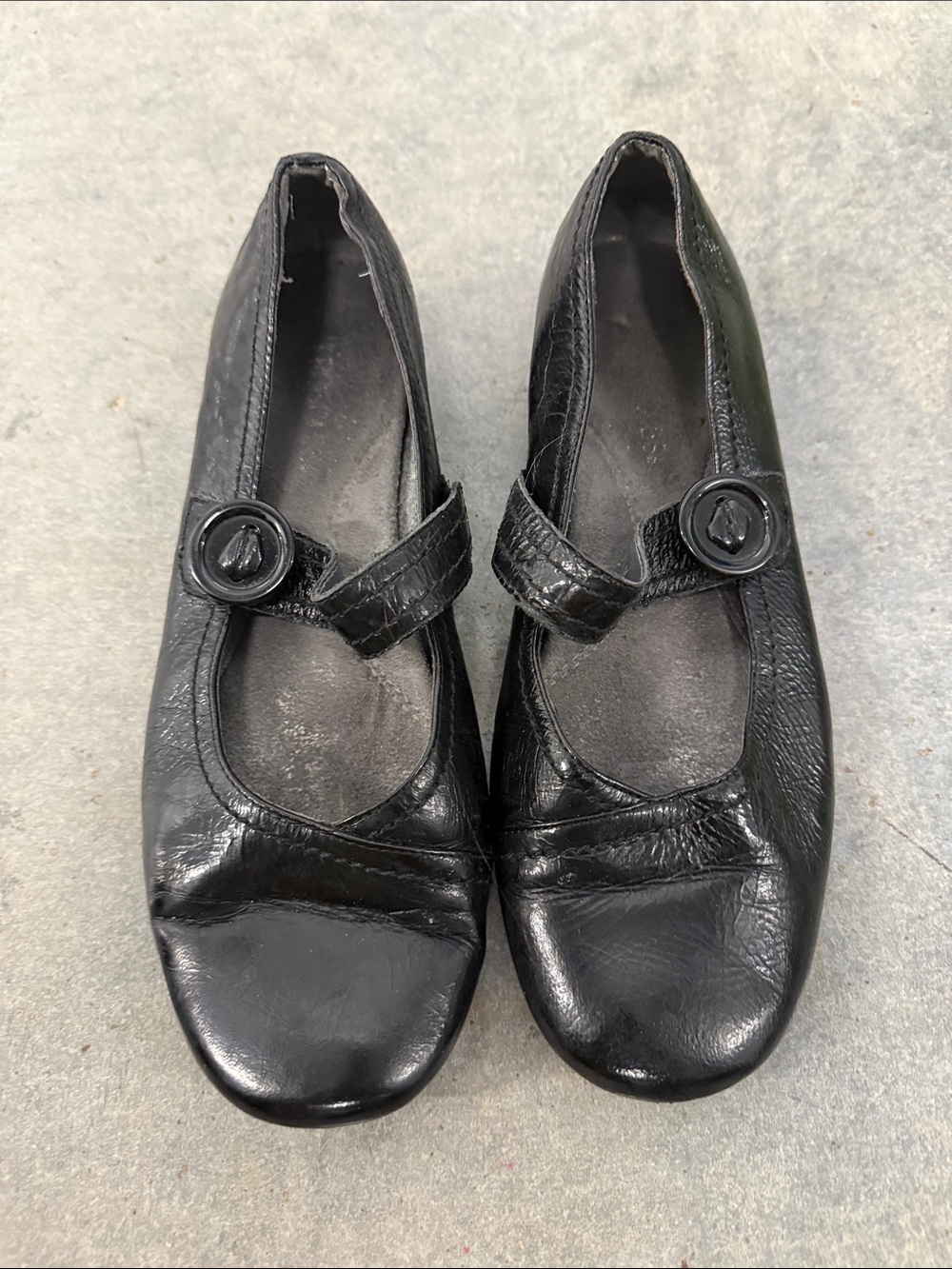 AEROSOLES Black Leather Mary Jane Flats with Button Strap